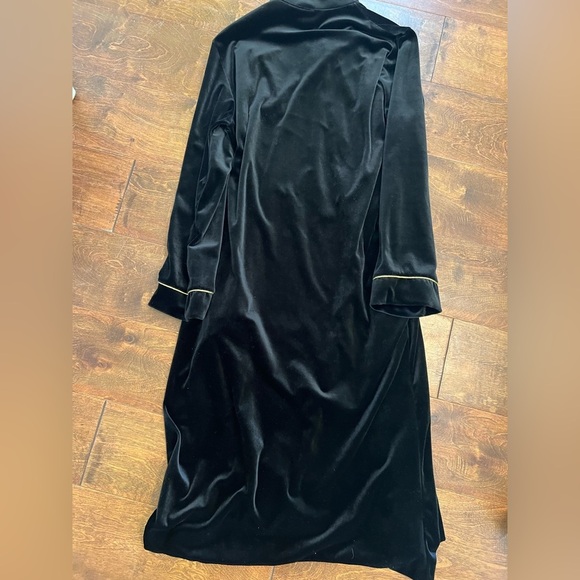 Vintage Black Dressing Gown with Gold Trim - Picture 3 of 3